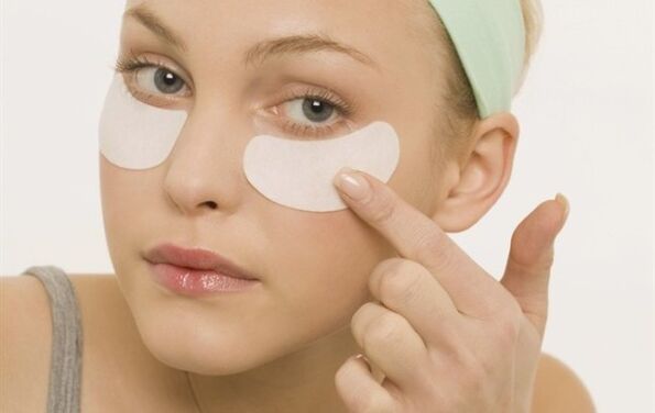 rejuvenation of the skin around the eyes using a patch